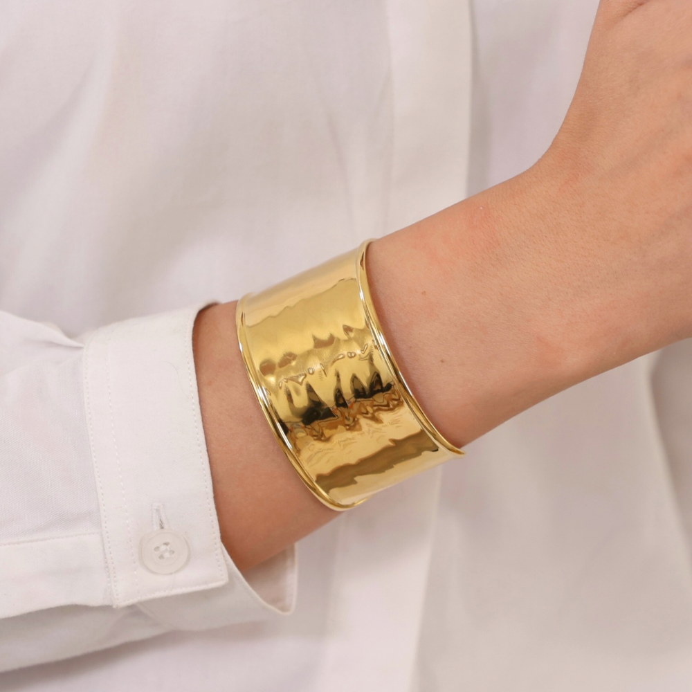 Sleek Gold Cuff Bangle